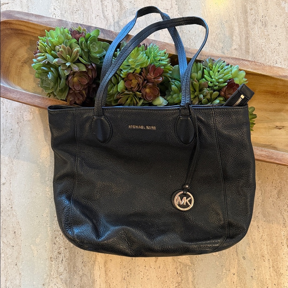 MICHAEL KORS Ani Large Leather Tote Black Bag purse EUC